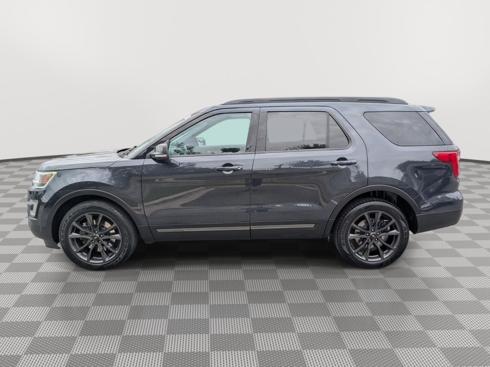 Used 2017 Ford Explorer XLT with VIN 1FM5K8D8XHGC45451 for sale in Westminster, MD