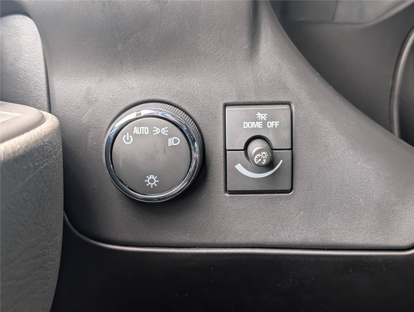 2025 Chevrolet Express Passenger 1LT