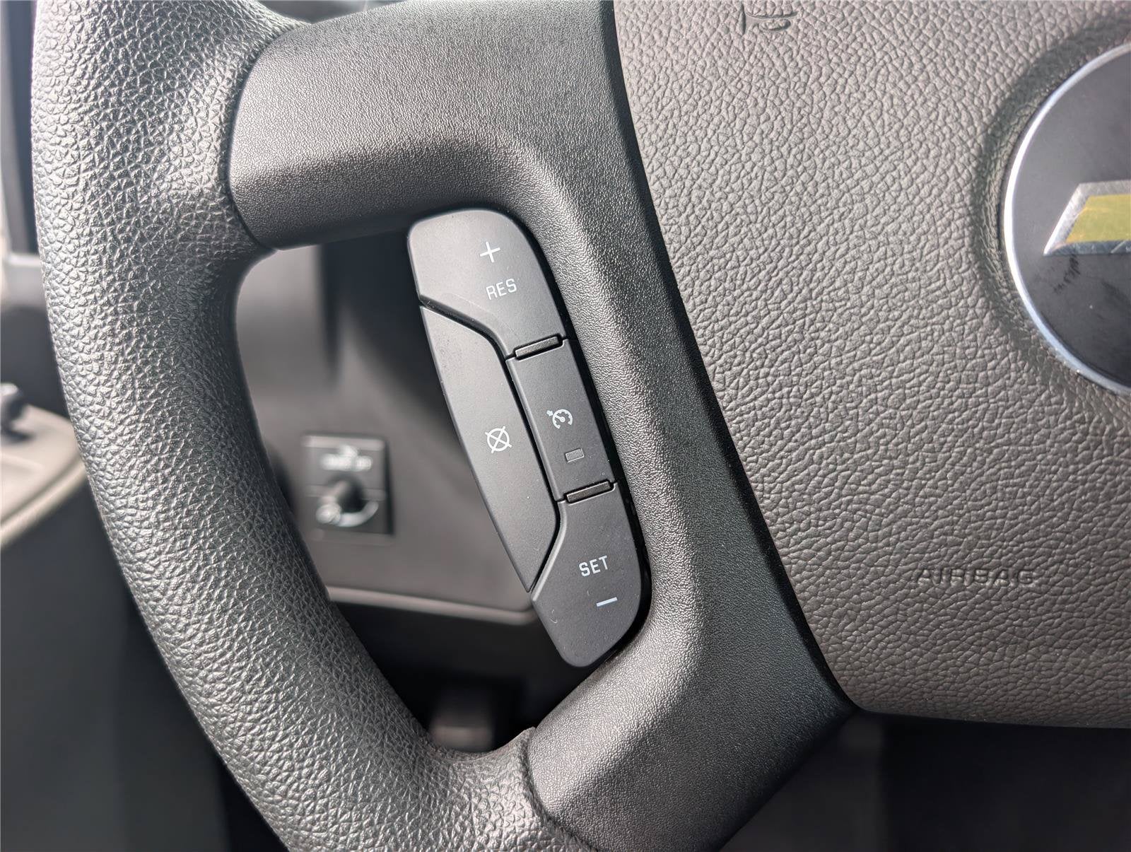 2025 Chevrolet Express Passenger 1LT