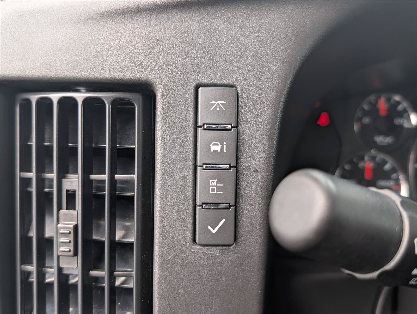 2025 Chevrolet Express Passenger 1LT
