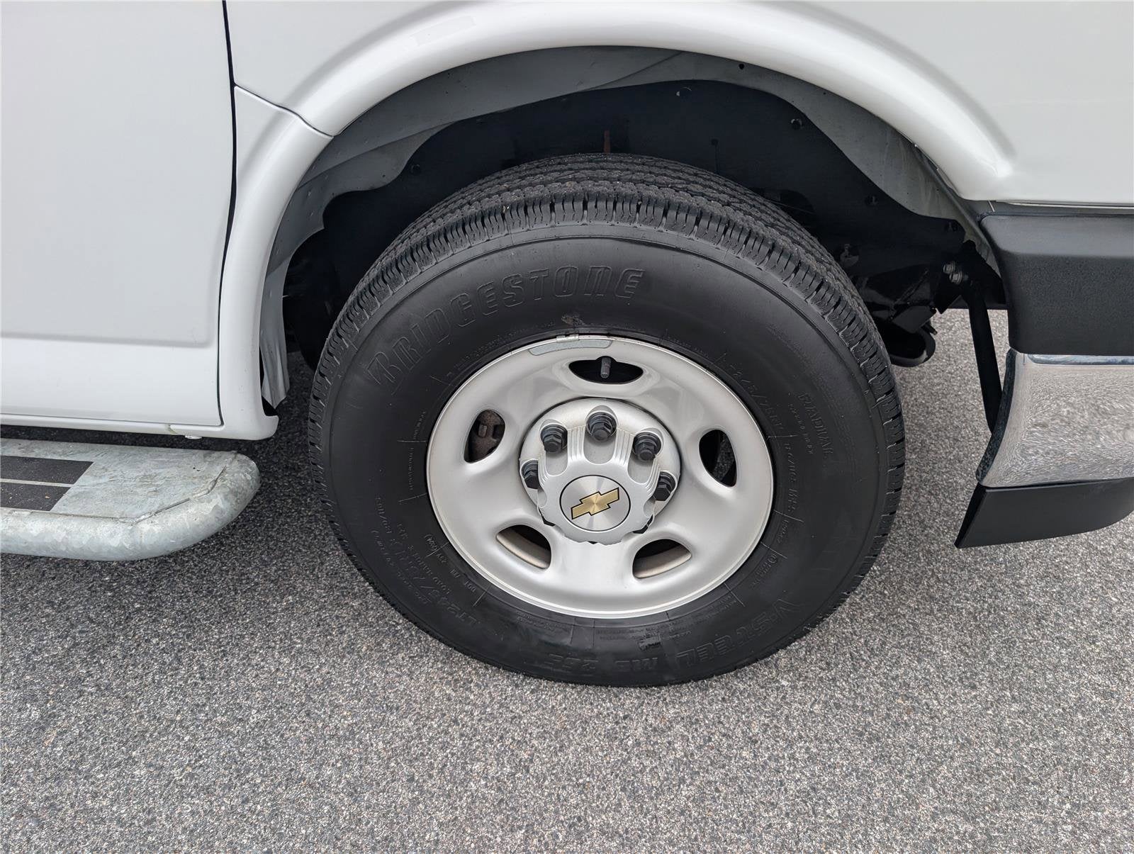 2024 Chevrolet Express Cargo 2500 WT