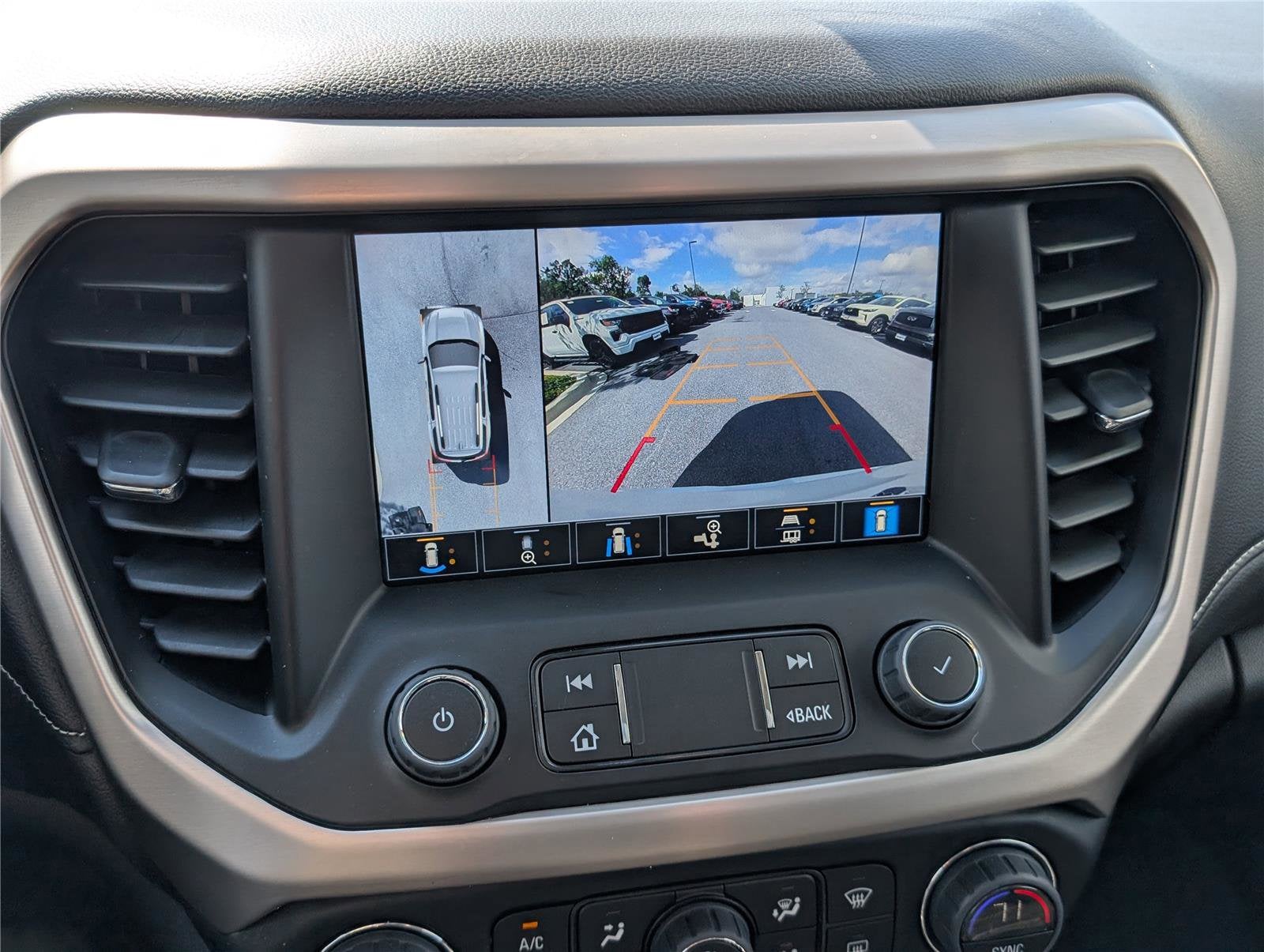 2023 GMC Acadia Denali