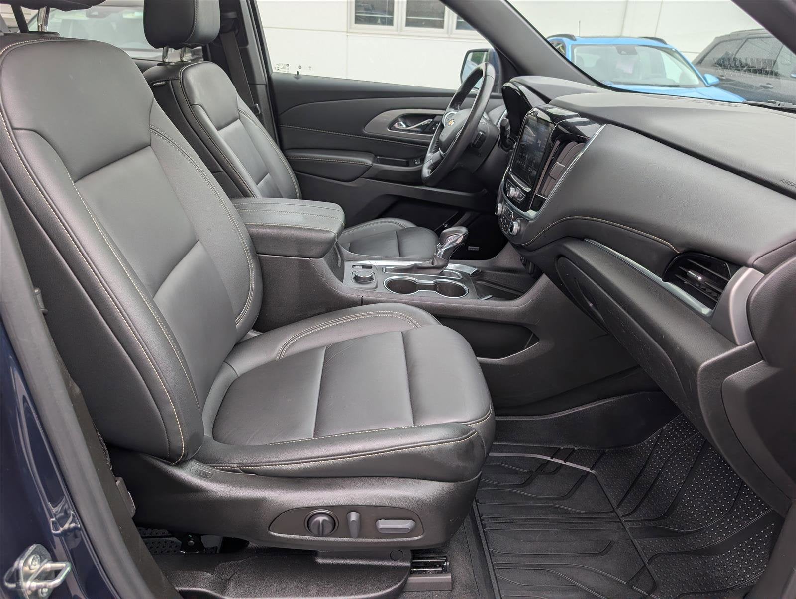 2022 Chevrolet Traverse LT Leather