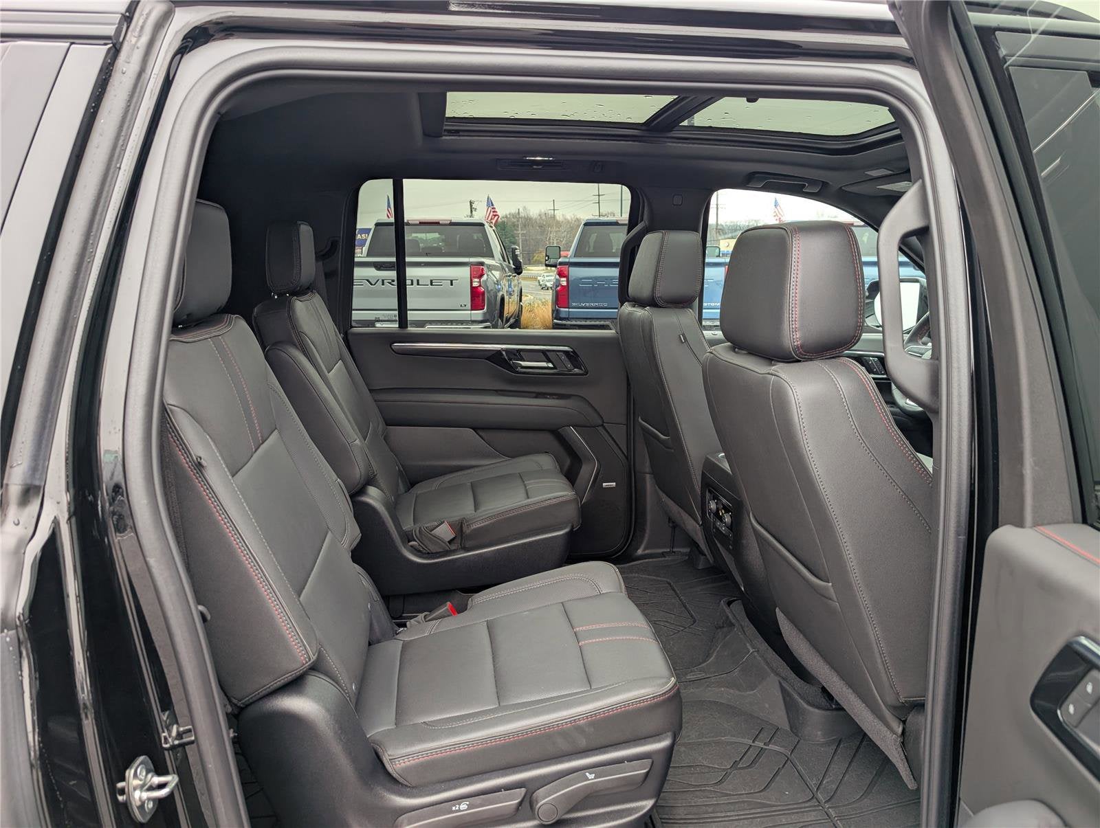 2025 Chevrolet Suburban RST