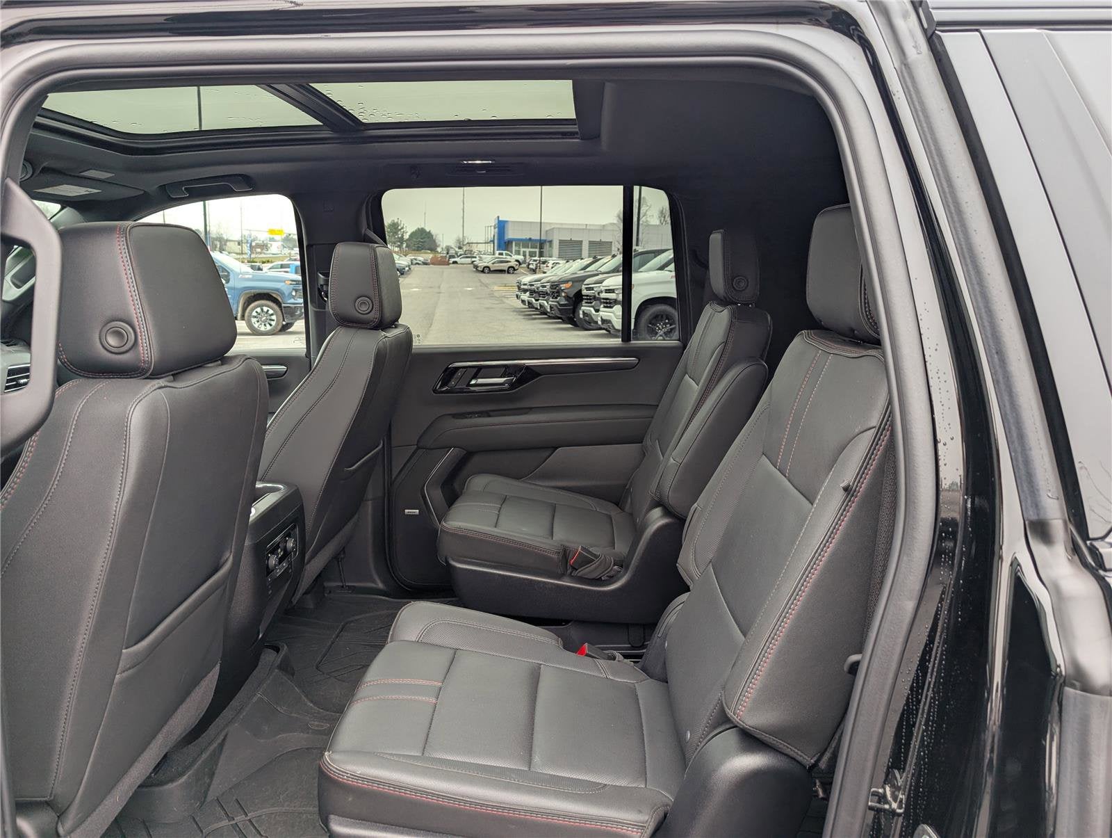 2025 Chevrolet Suburban RST