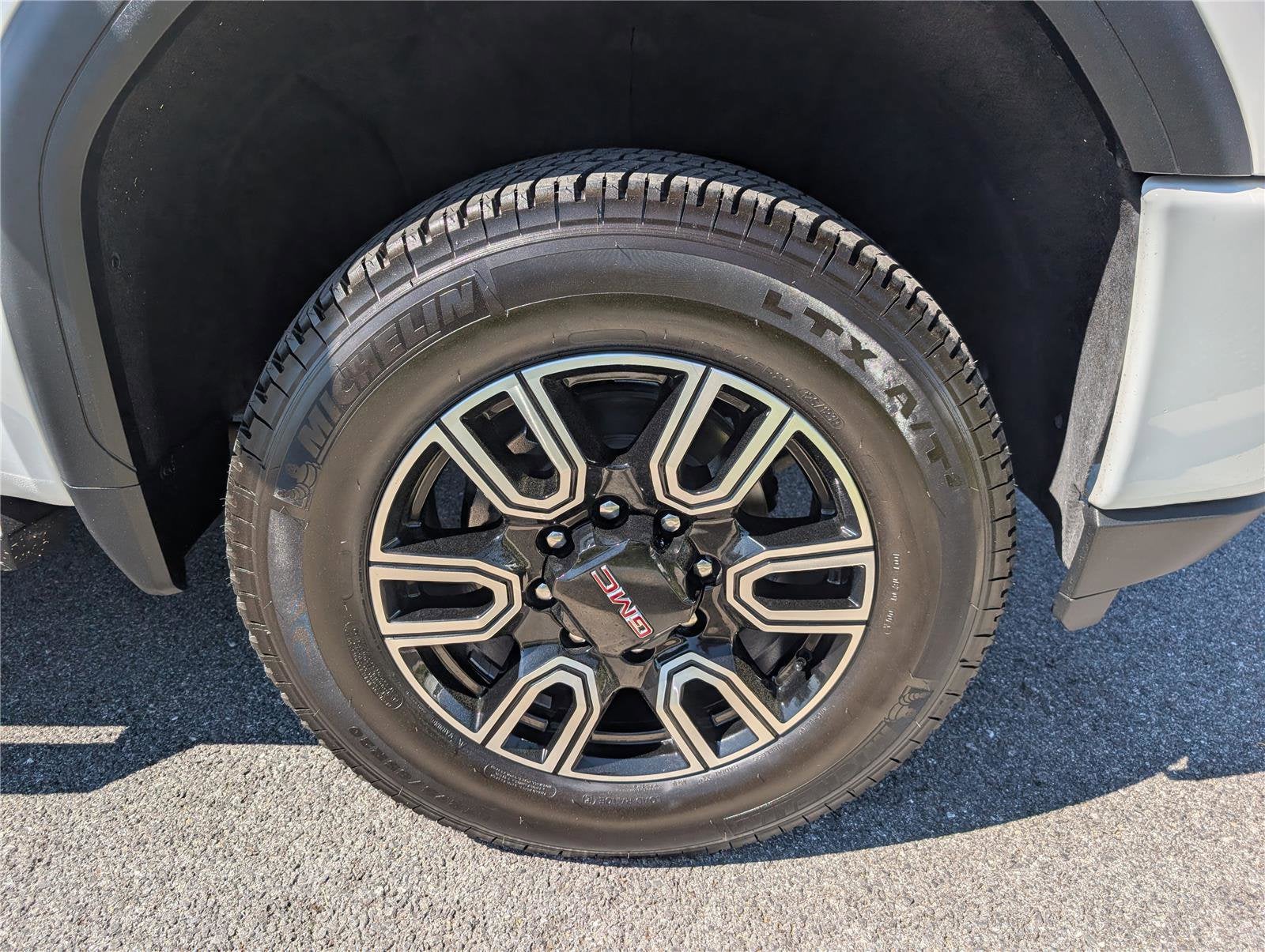 2022 GMC Sierra 2500HD AT4 - Photo 9