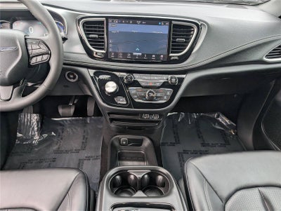 2024 Chrysler Pacifica Hybrid S Appearance Pkg