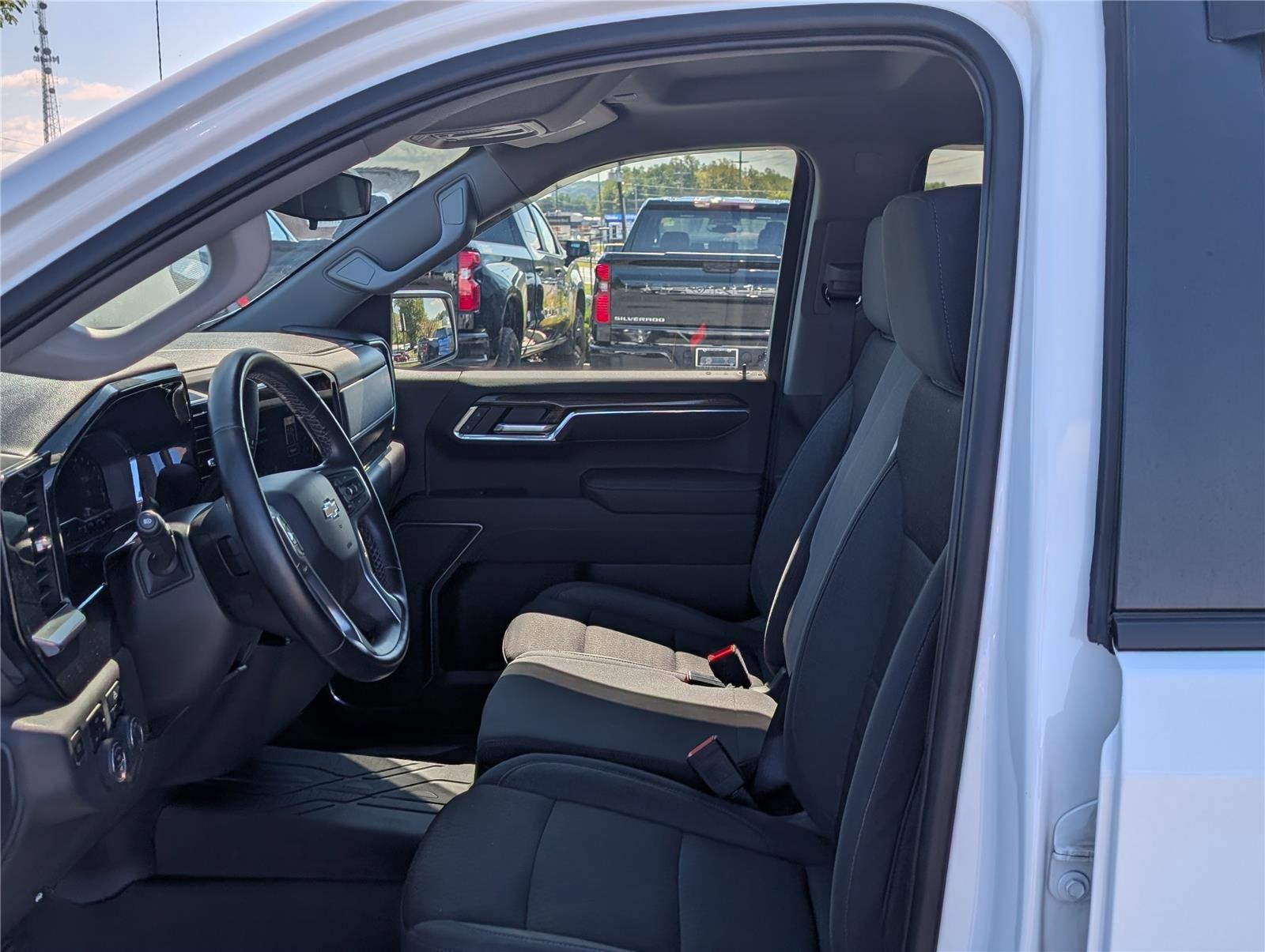 2023 Chevrolet Silverado 1500 LT (2FL)