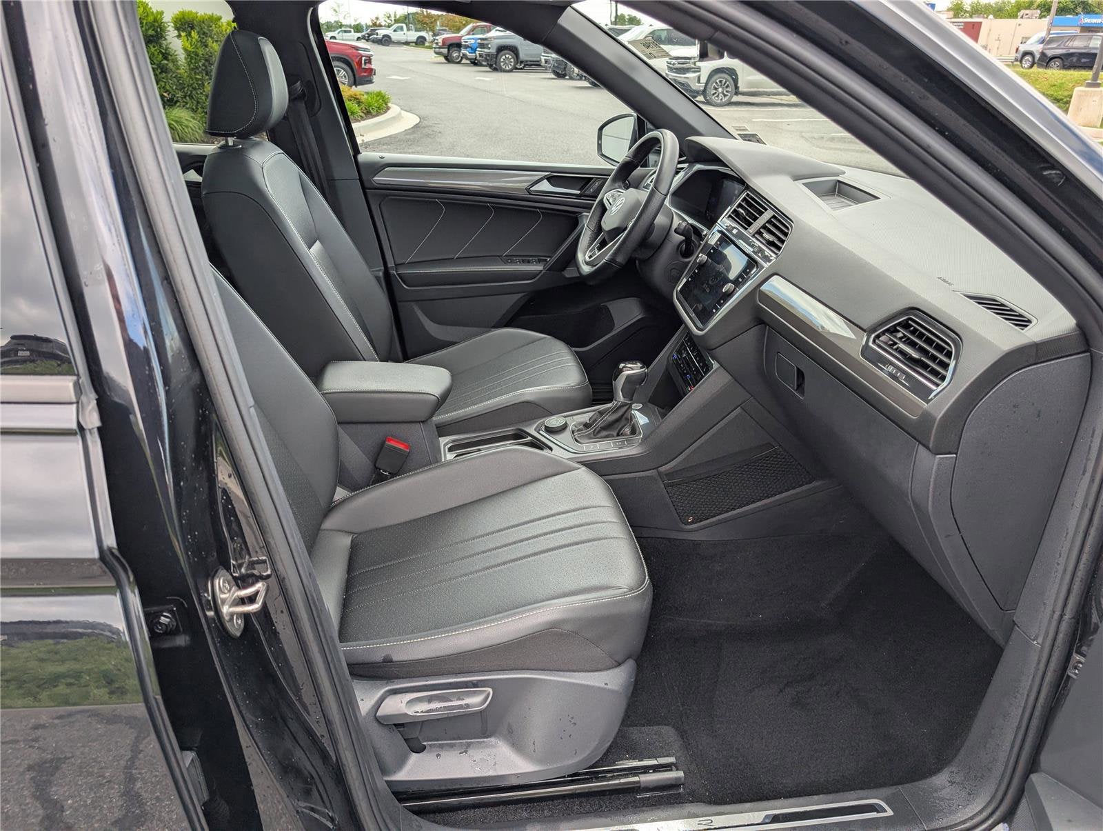 2023 Volkswagen Tiguan SE R-Line Black