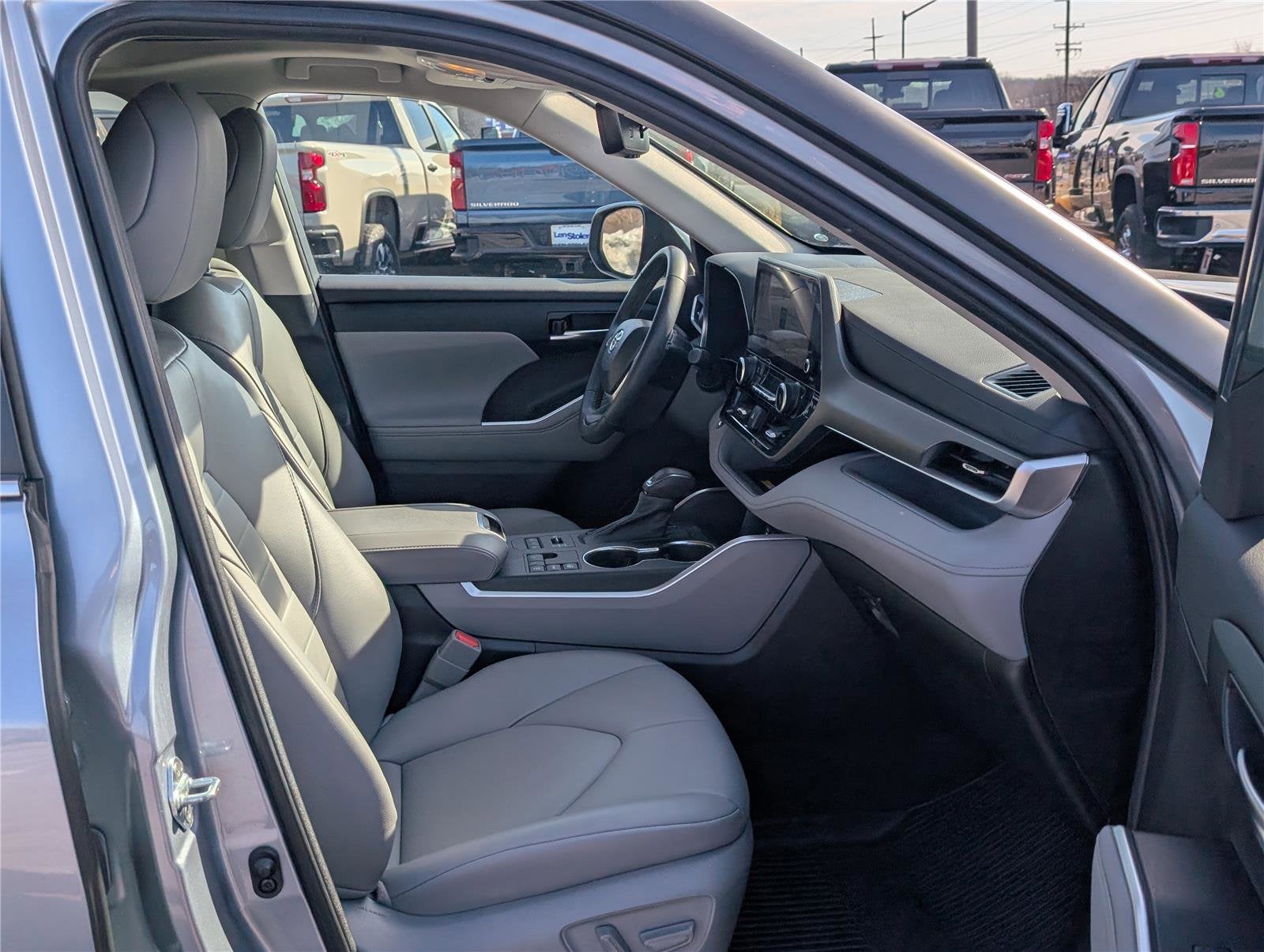 2023 Toyota Highlander L