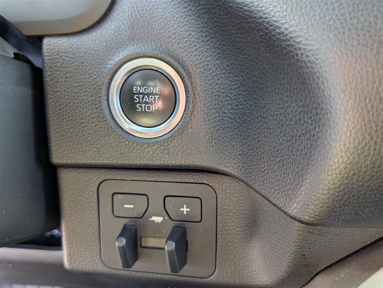 2022 Toyota Tundra 4WD SR5