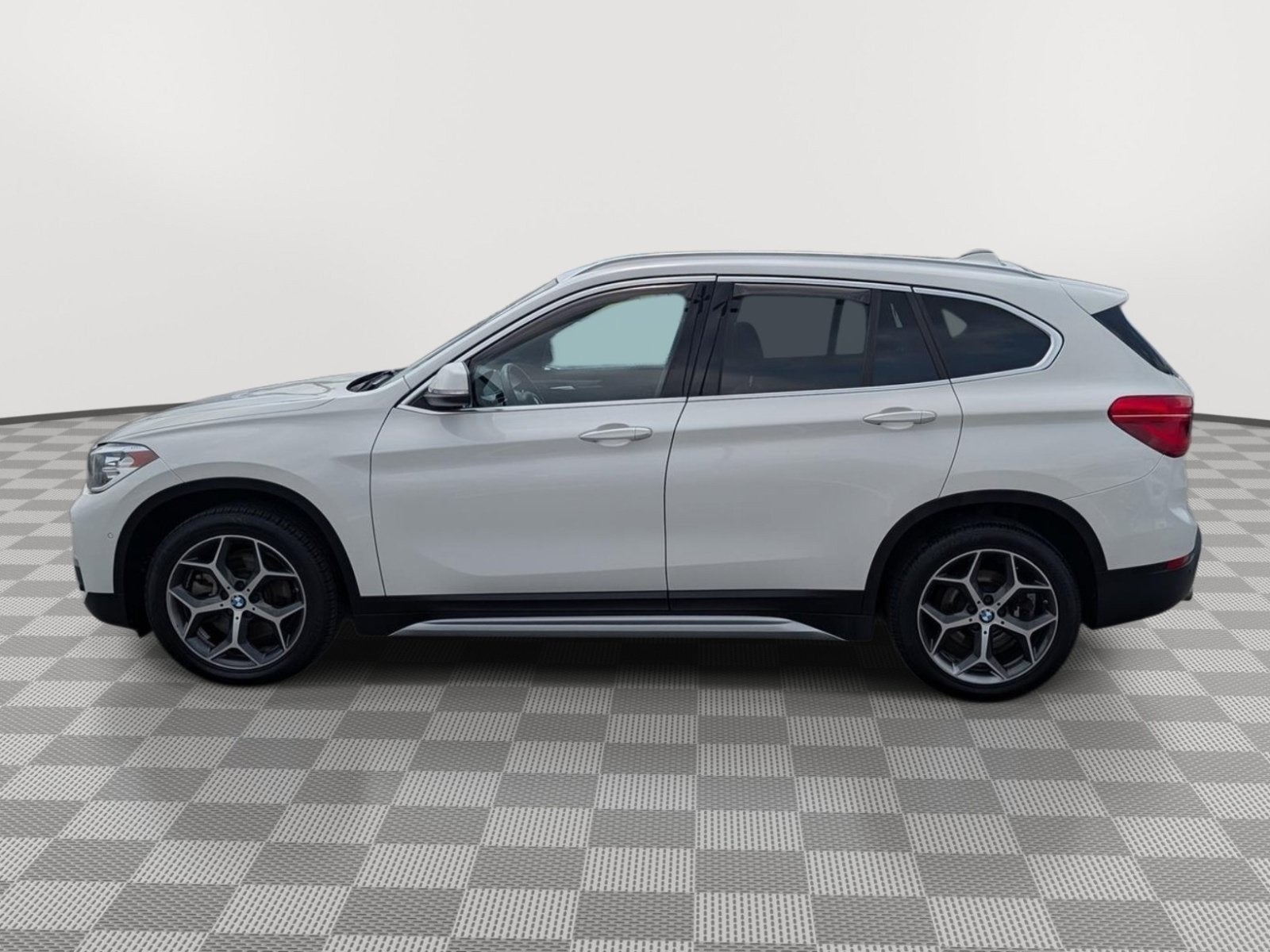 Used 2018 BMW X1 28i with VIN WBXHT3C39J5L31037 for sale in Westminster, MD