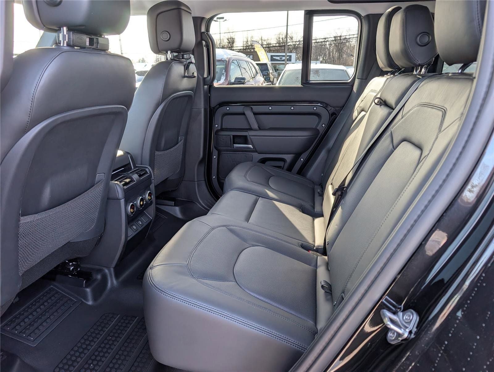 2025 Land Rover Defender 110 X-Dynamic SE