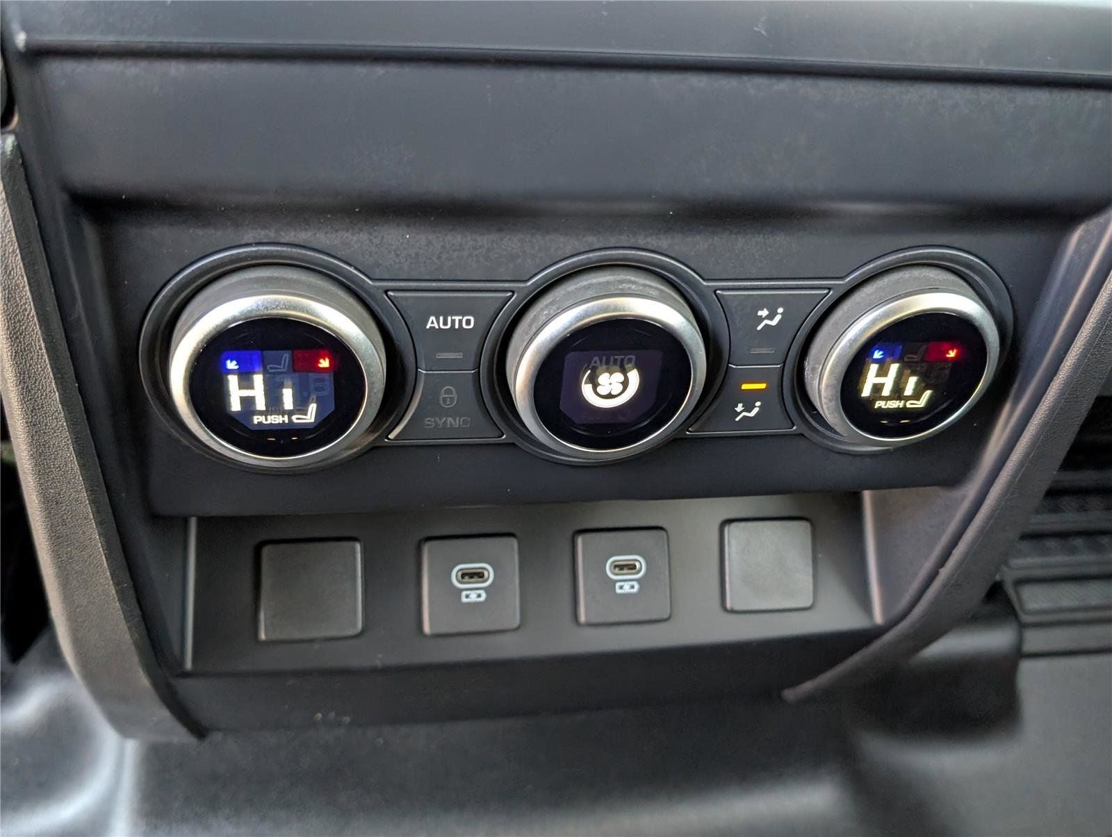 2025 Land Rover Defender 110 X-Dynamic SE