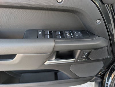 2025 Land Rover Defender 110 X-Dynamic SE