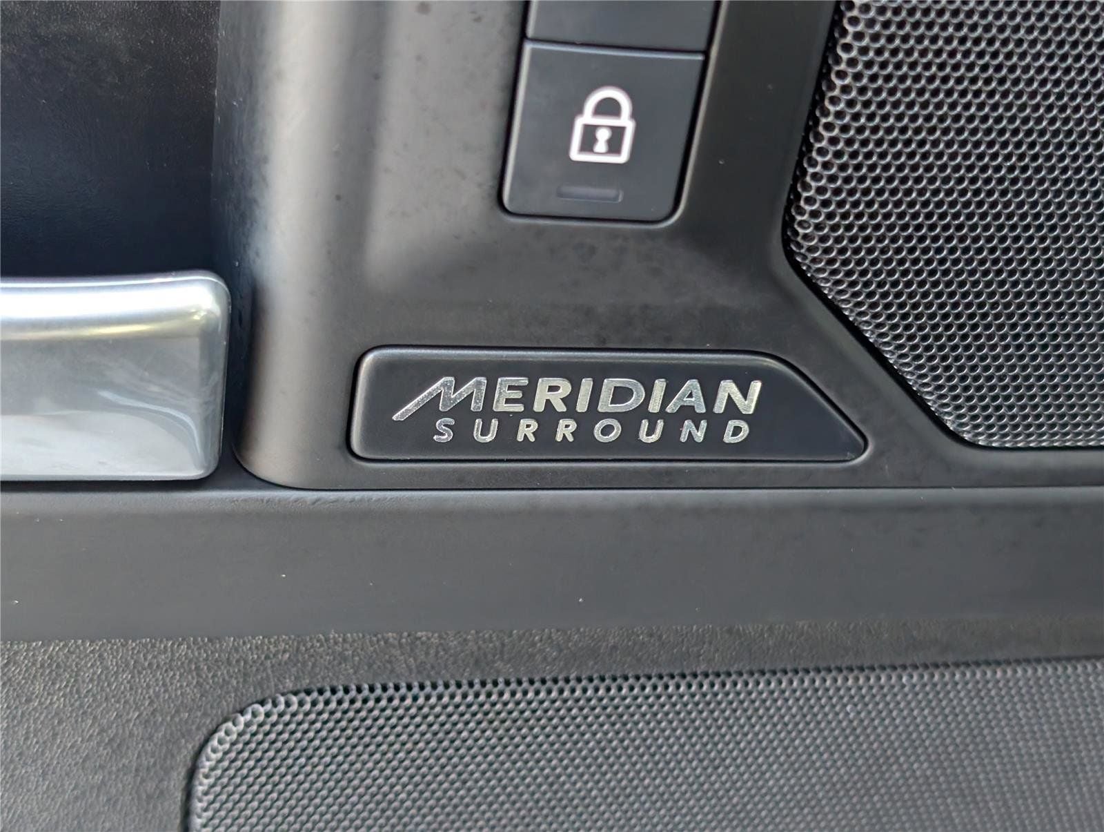 2025 Land Rover Defender 110 X-Dynamic SE