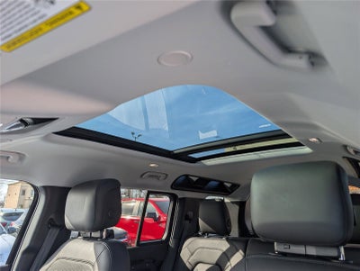 2025 Land Rover Defender 110 X-Dynamic SE