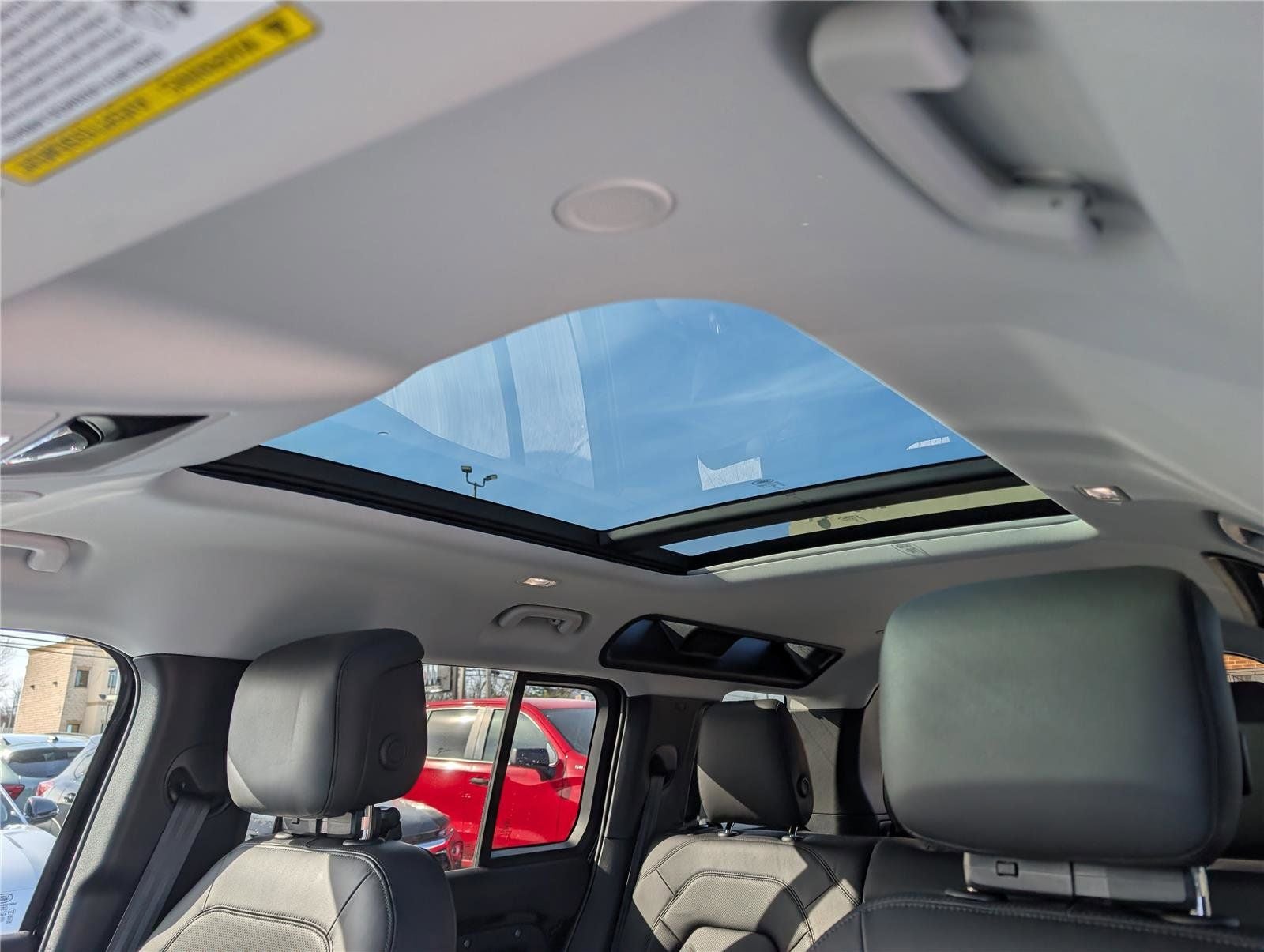 2025 Land Rover Defender 110 X-Dynamic SE