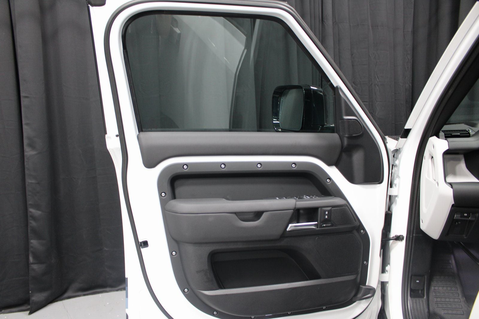 2025 Land Rover Defender 110 S