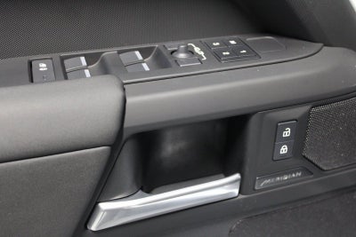 2025 Land Rover Defender 110 S