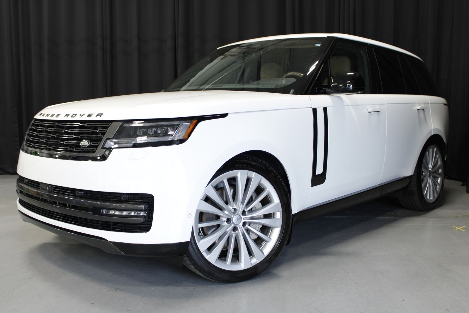 2025 Land Rover Range Rover SE