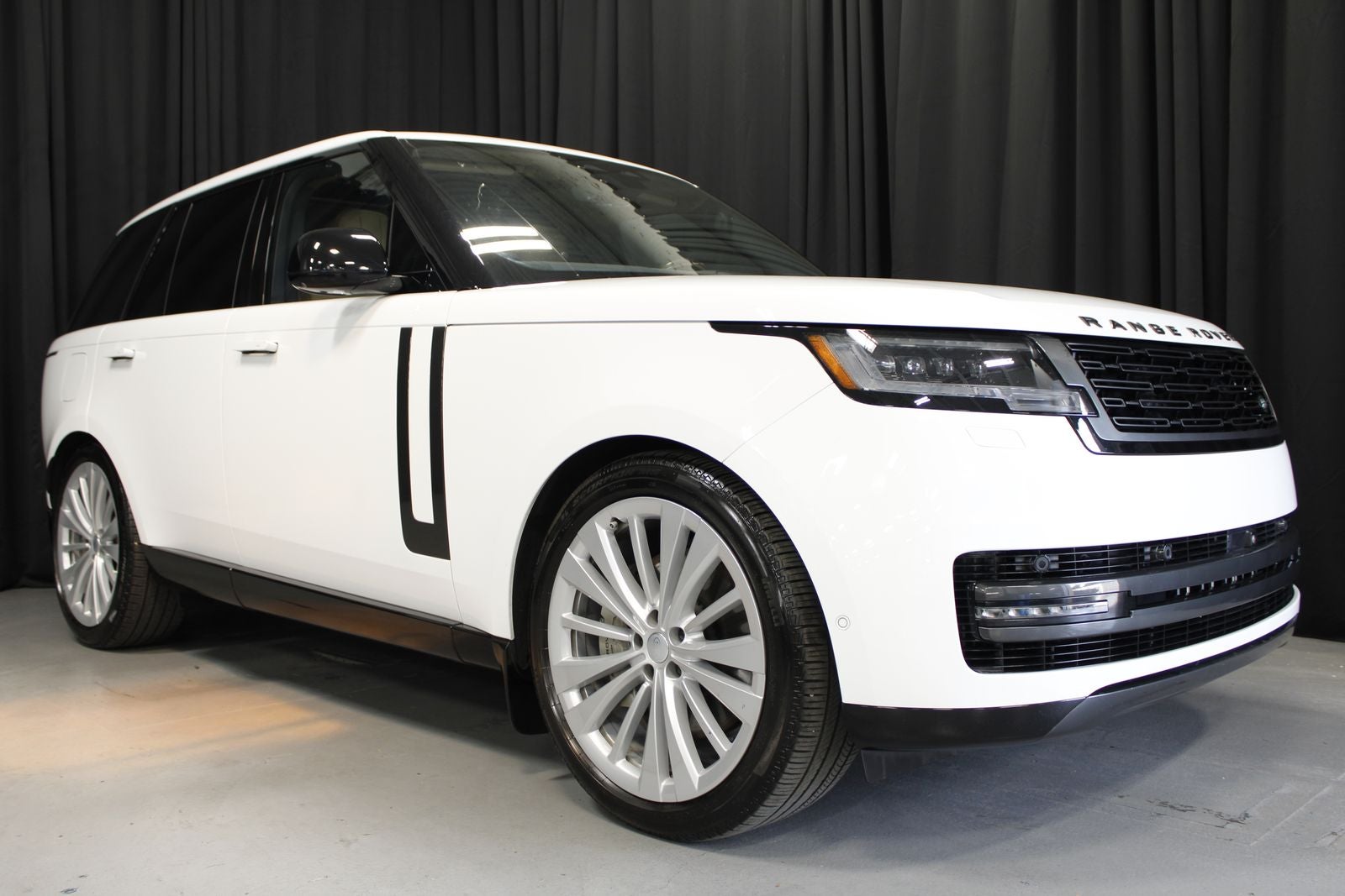 2025 Land Rover Range Rover SE