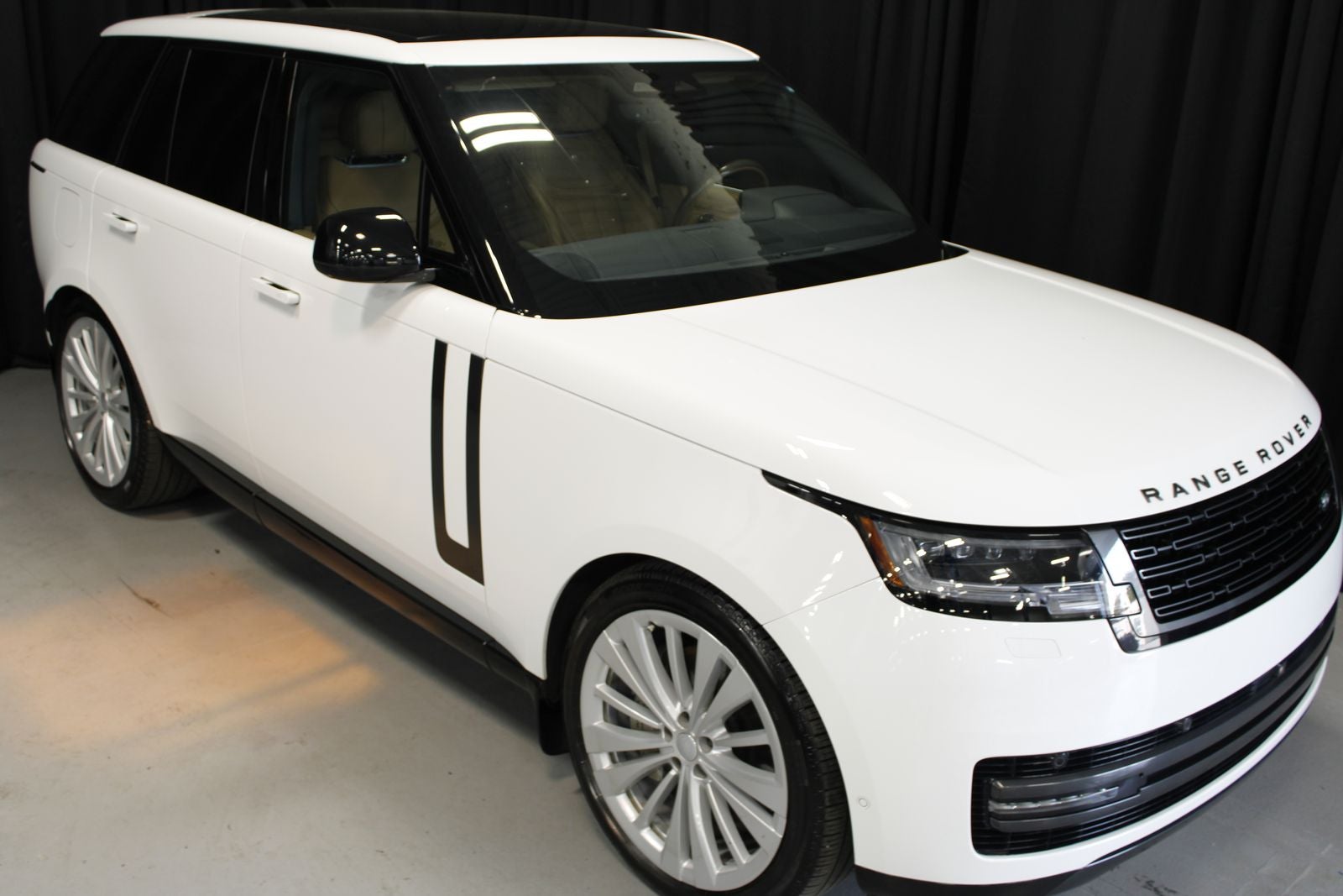 2025 Land Rover Range Rover SE