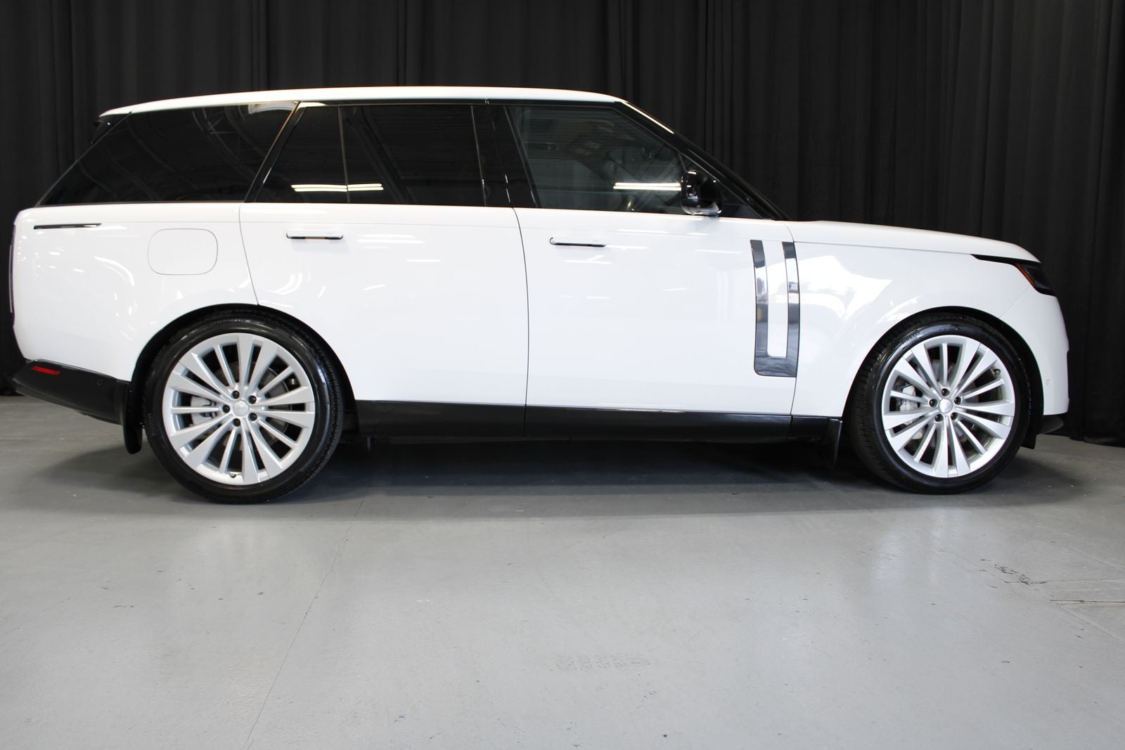 2025 Land Rover Range Rover SE