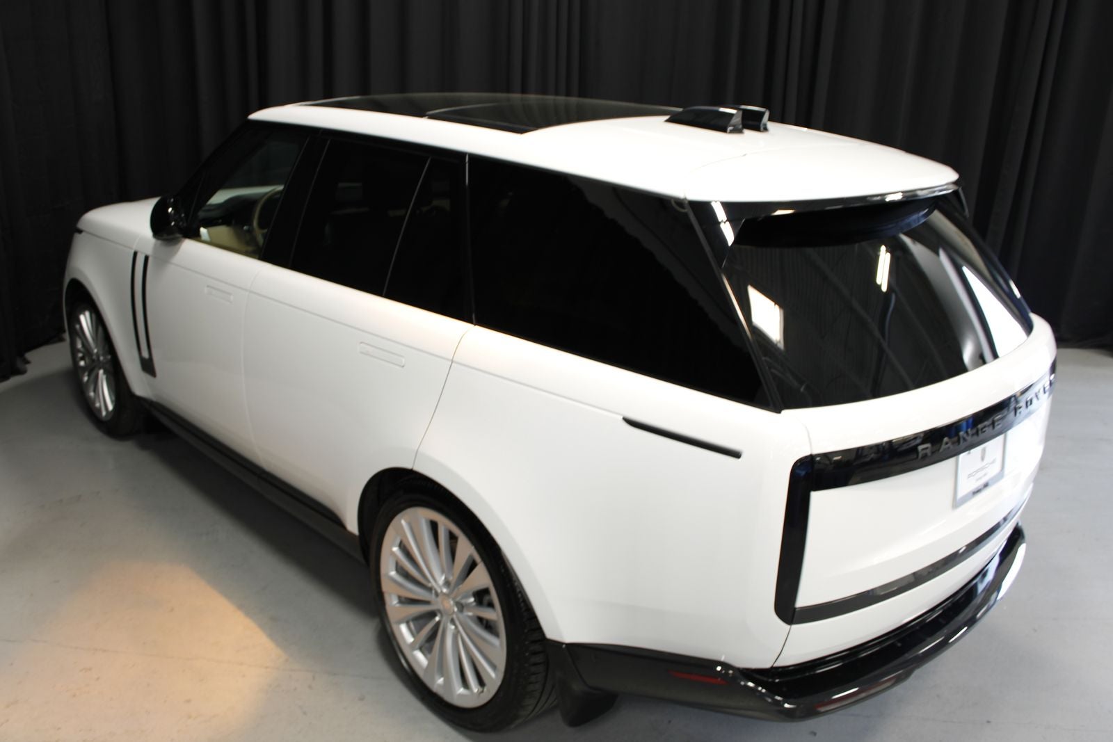 2025 Land Rover Range Rover SE