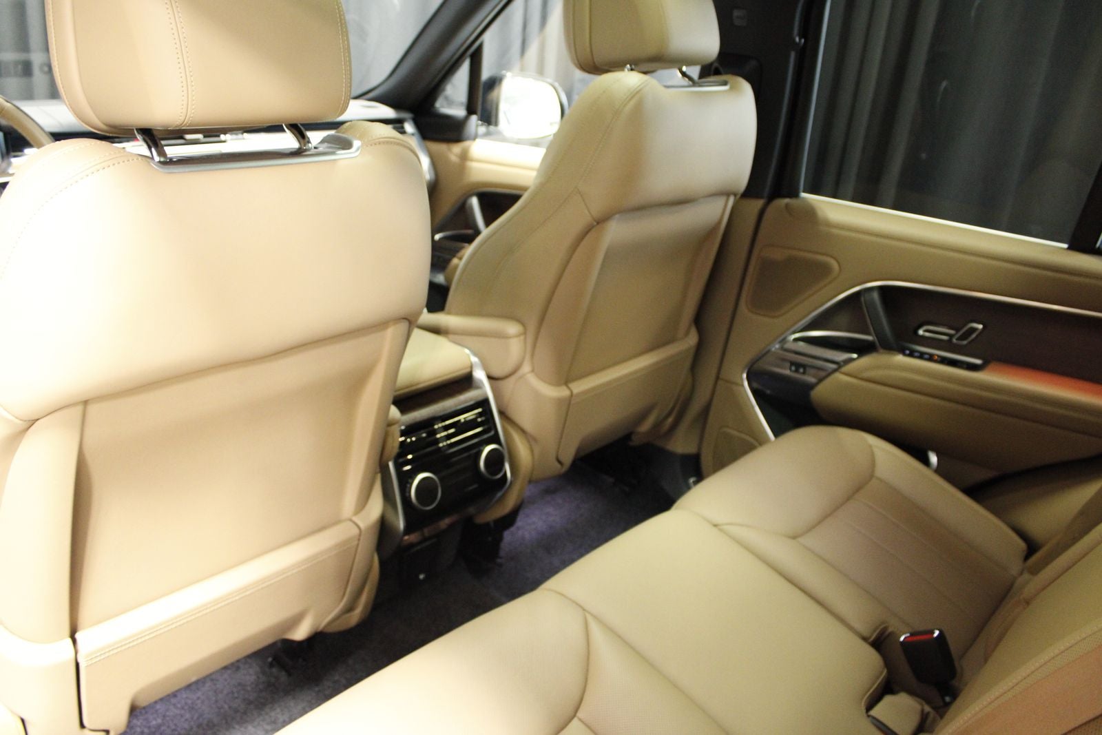 2025 Land Rover Range Rover SE