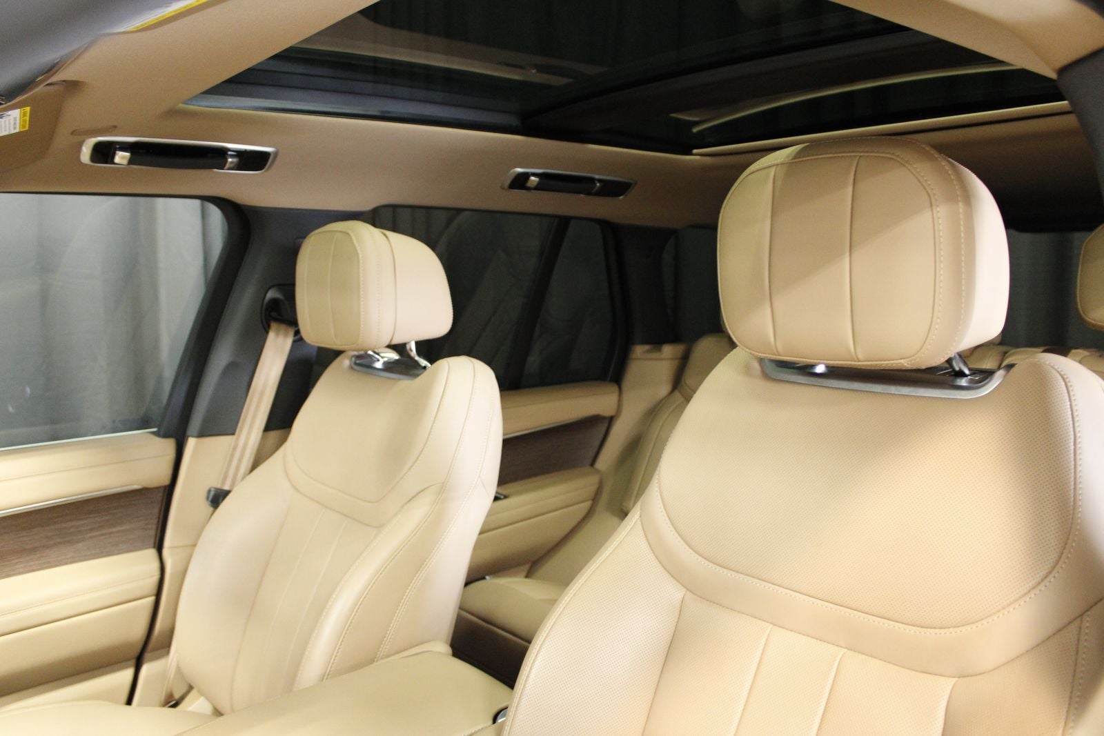 2025 Land Rover Range Rover SE