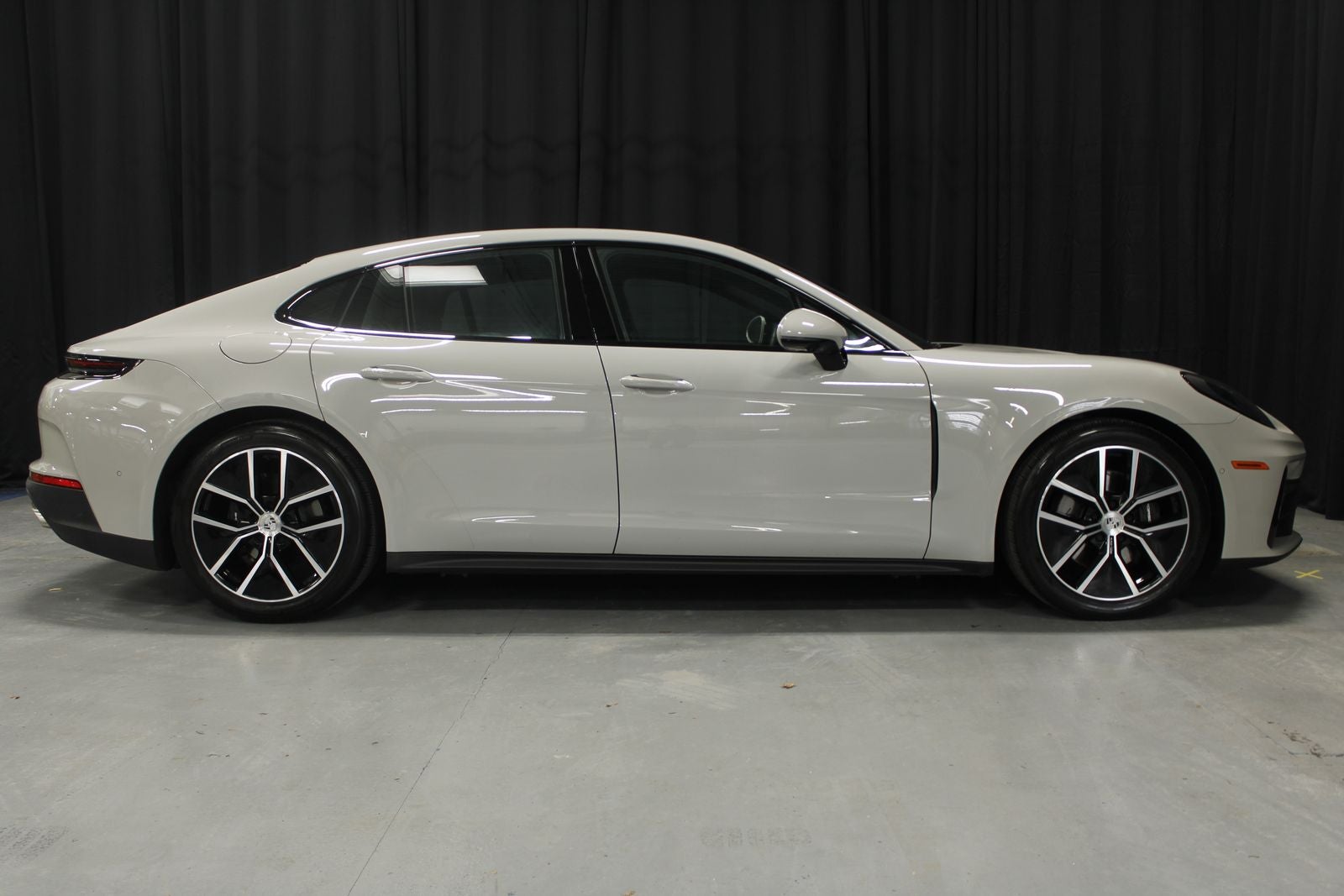 2025 Porsche Panamera 4