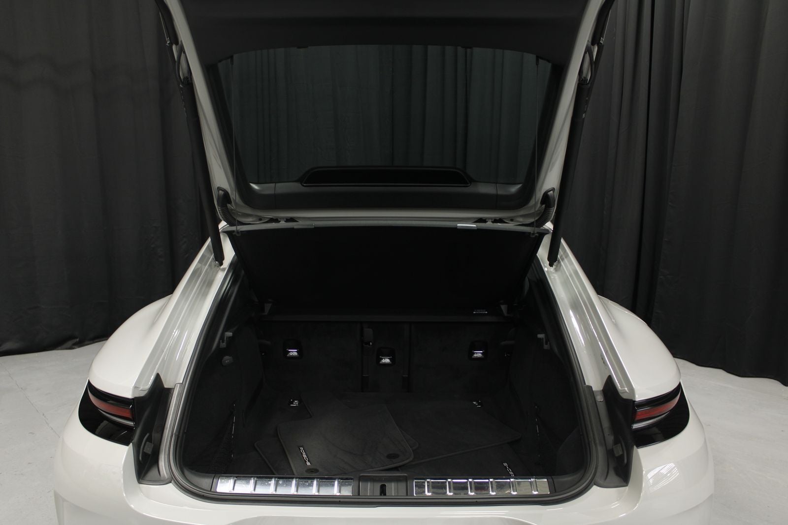 2025 Porsche Panamera 4