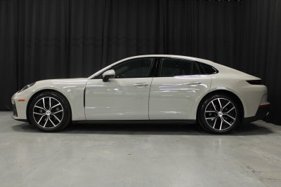 2025 Porsche Panamera 4