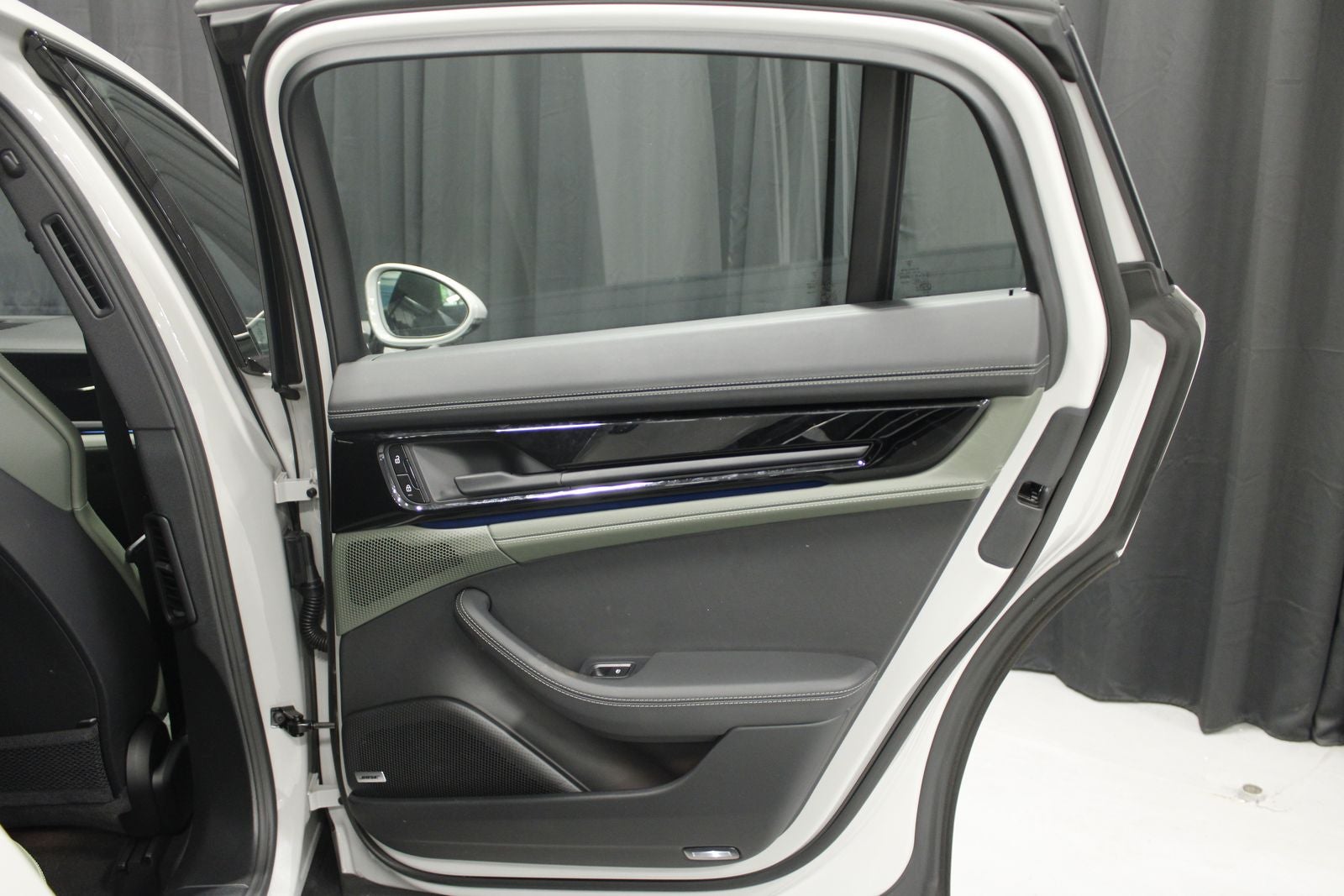 2025 Porsche Panamera 4