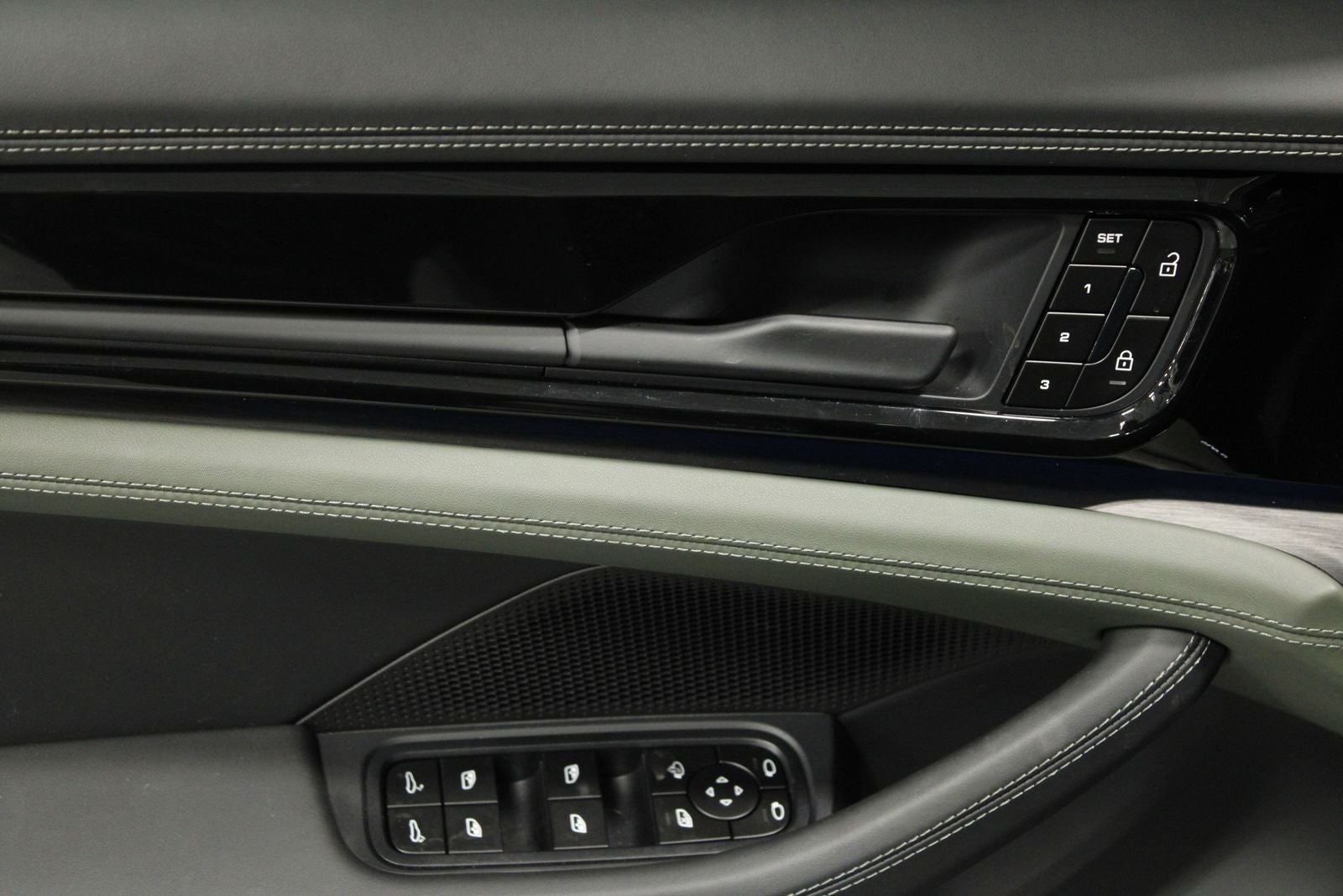 2025 Porsche Panamera 4