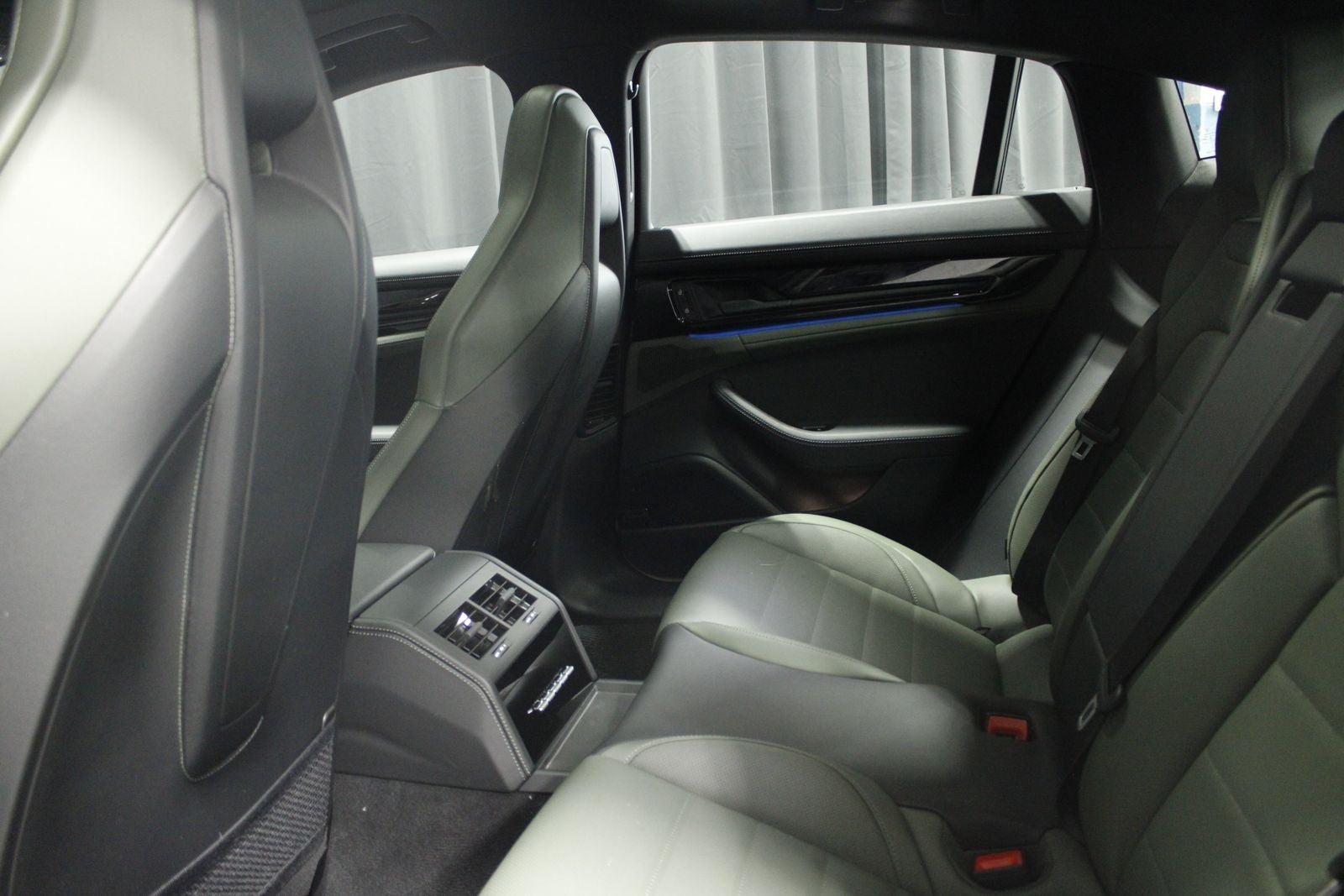 2025 Porsche Panamera 4