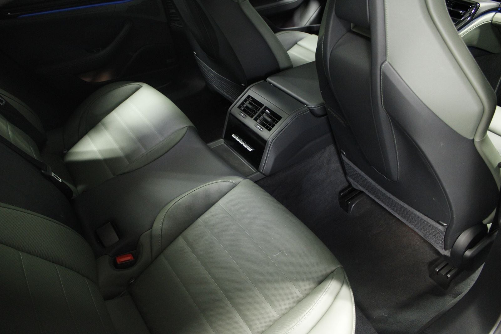 2025 Porsche Panamera 4