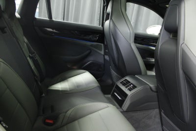 2025 Porsche Panamera 4