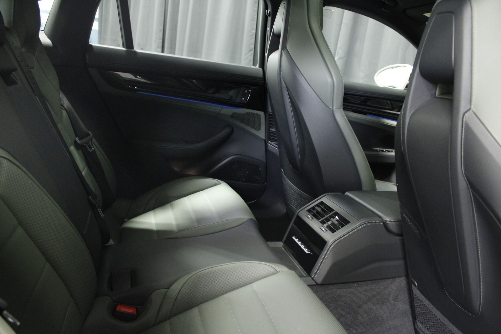 2025 Porsche Panamera 4