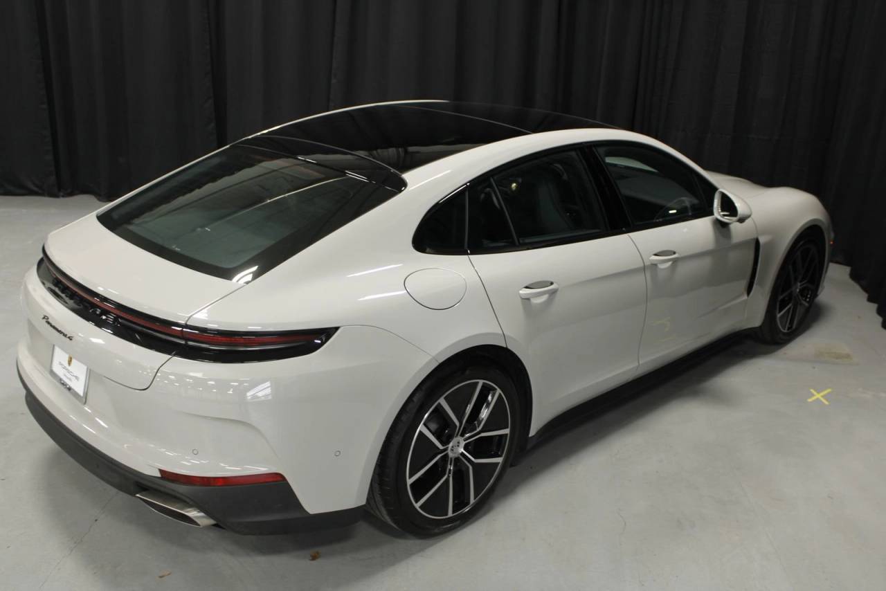 2025 Porsche Panamera 4