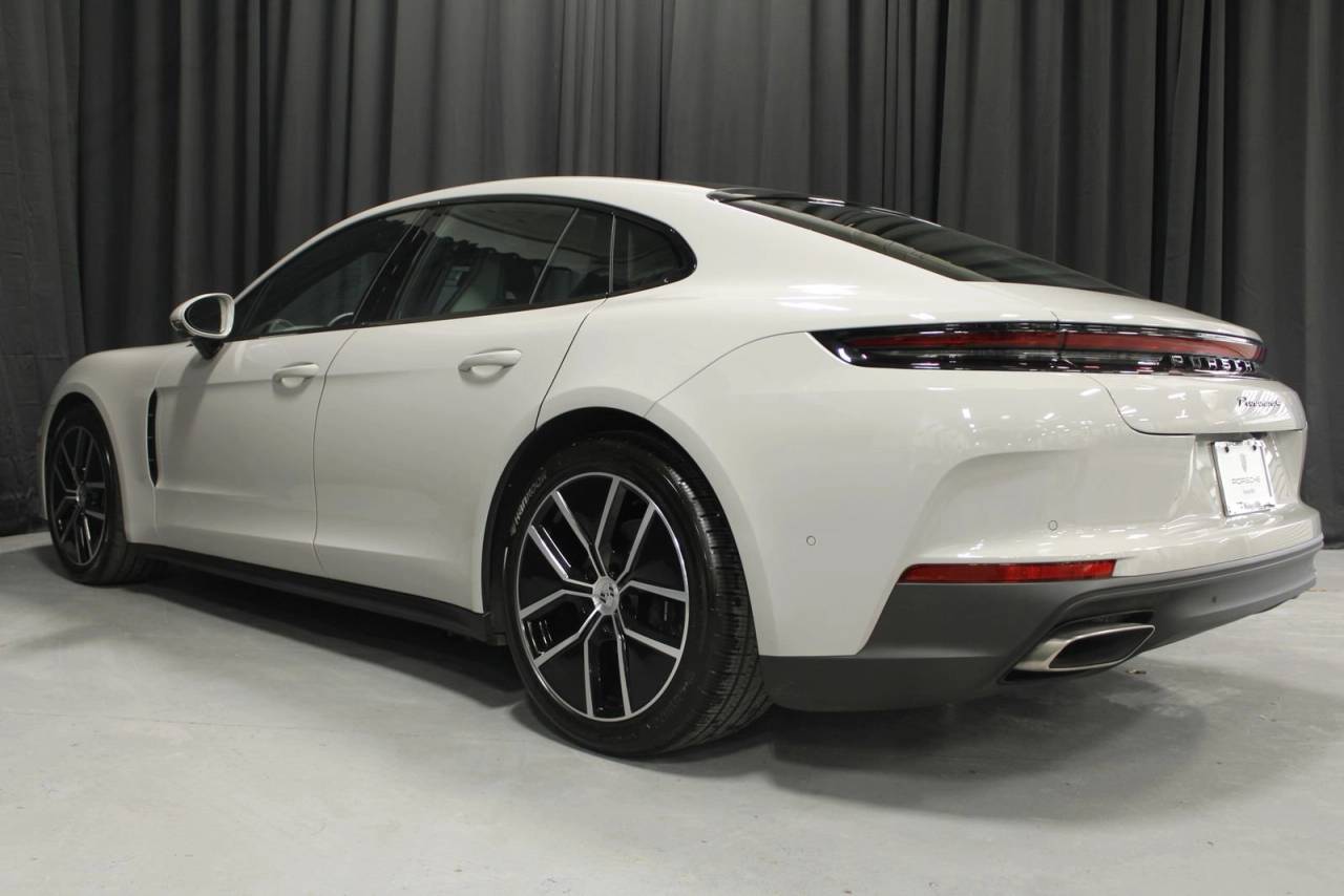 2025 Porsche Panamera 4