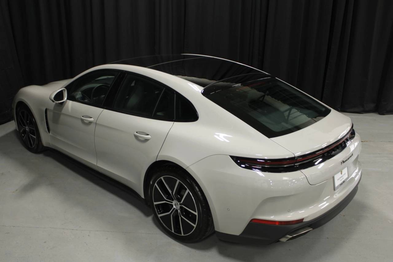 2025 Porsche Panamera 4