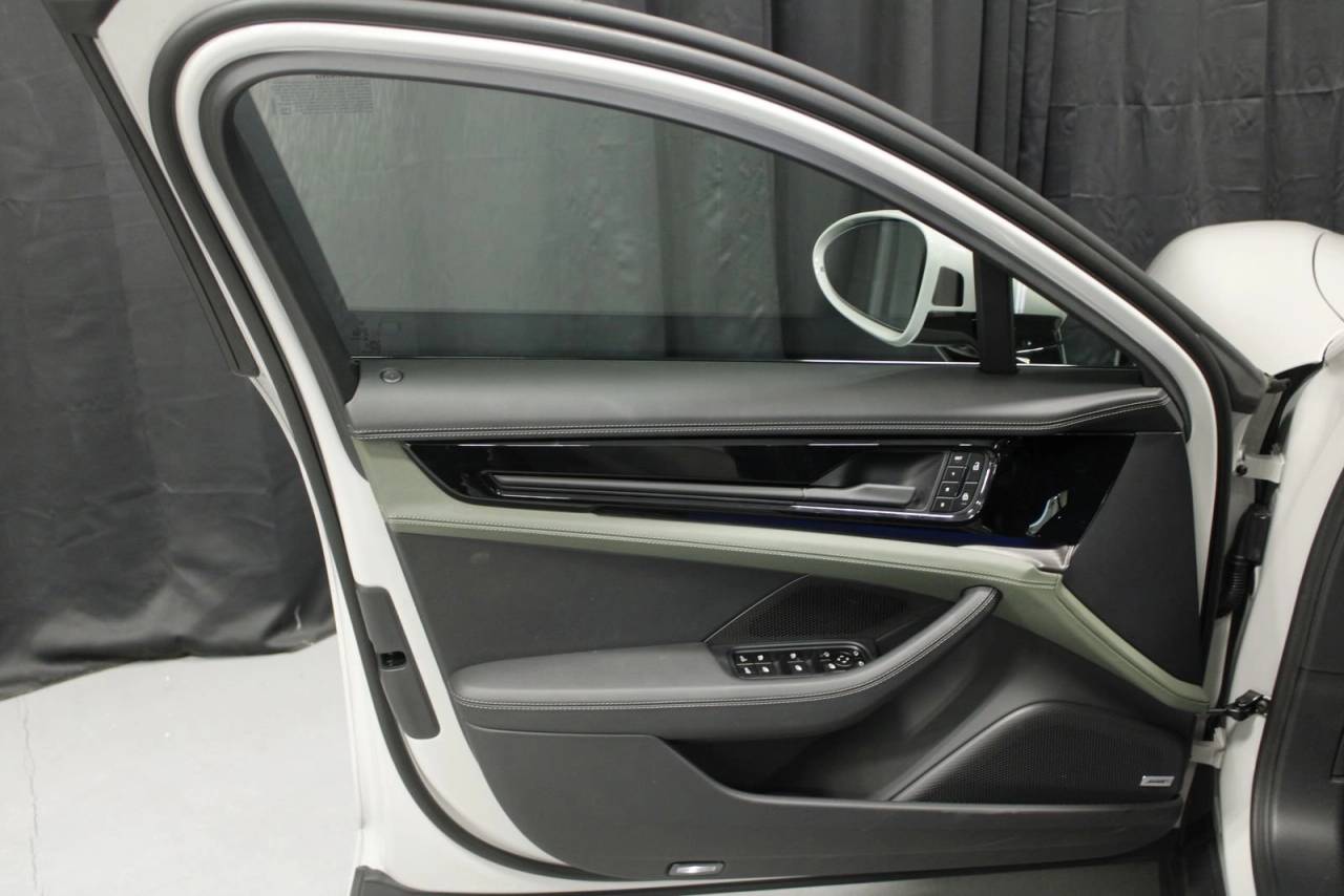 2025 Porsche Panamera 4