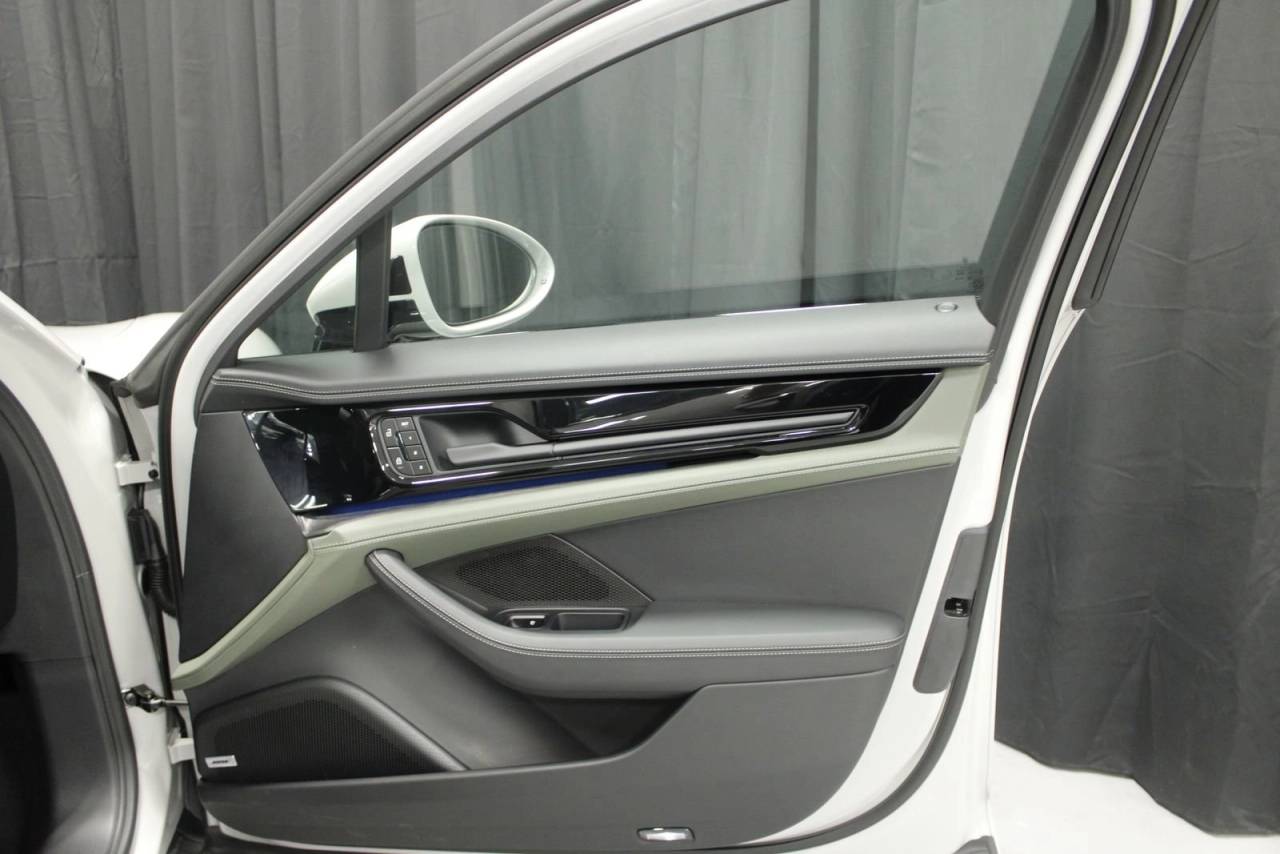 2025 Porsche Panamera 4