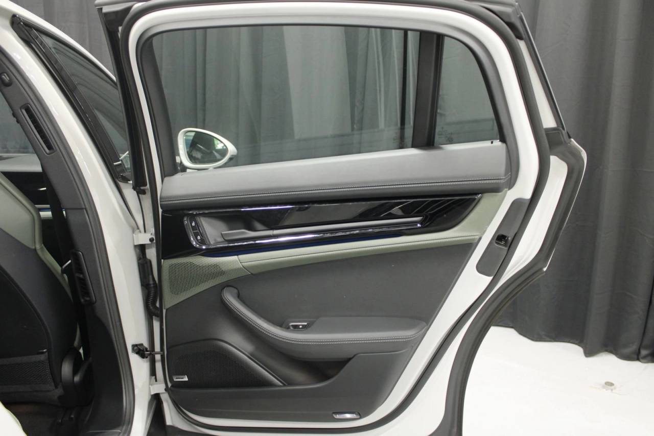 2025 Porsche Panamera 4