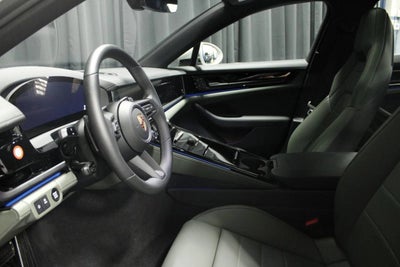 2025 Porsche Panamera 4