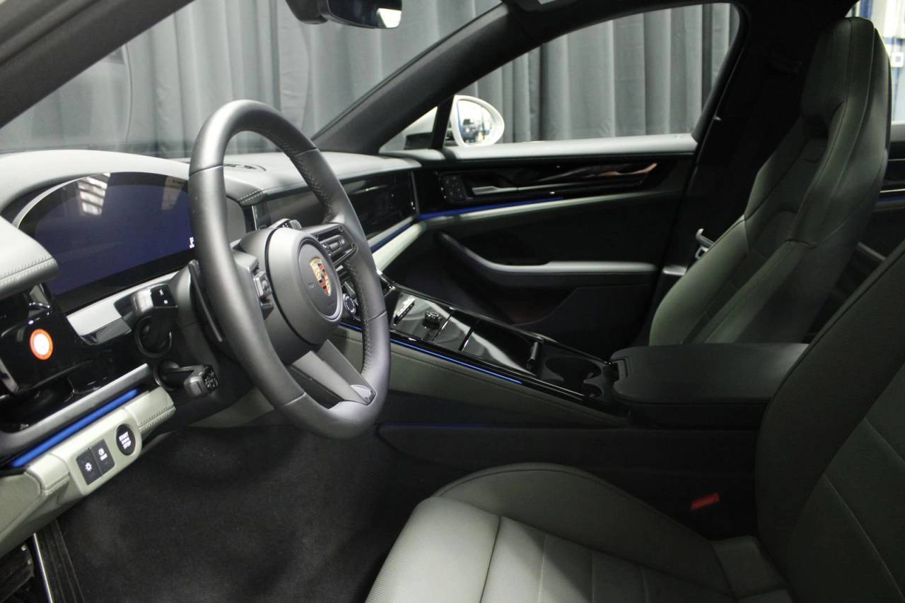 2025 Porsche Panamera 4