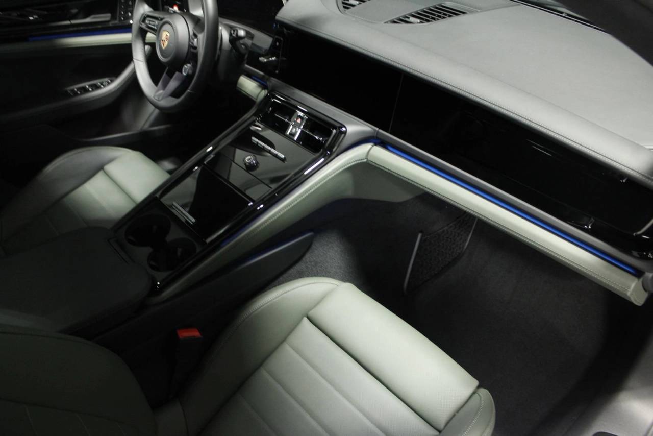 2025 Porsche Panamera 4