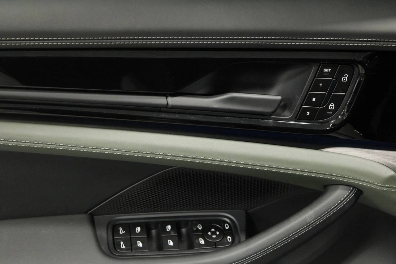 2025 Porsche Panamera 4